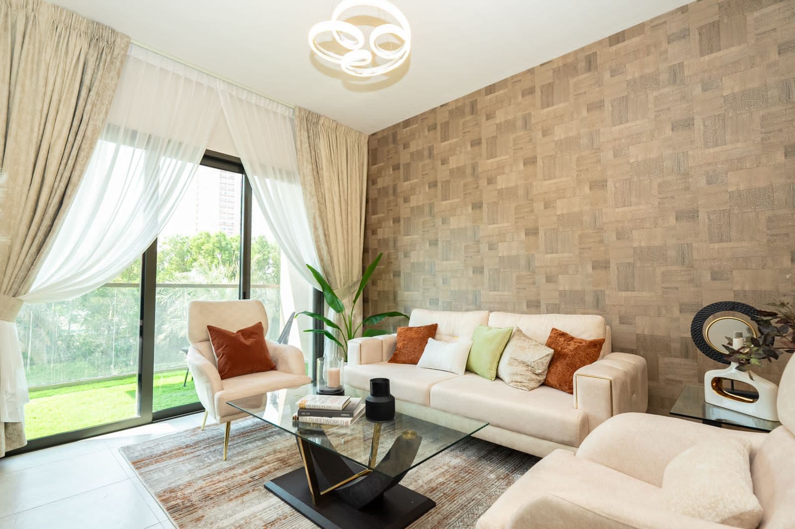 Upgraded interiors/Fully Furnished/Stunning Apartment